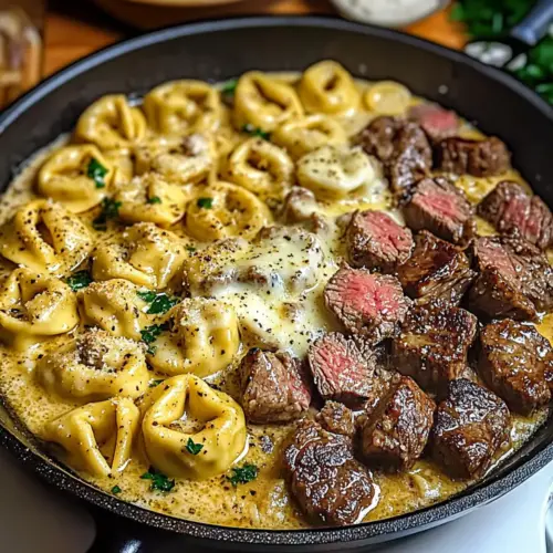 Garlic Steak & Cheese-Filled Tortellini Skillet